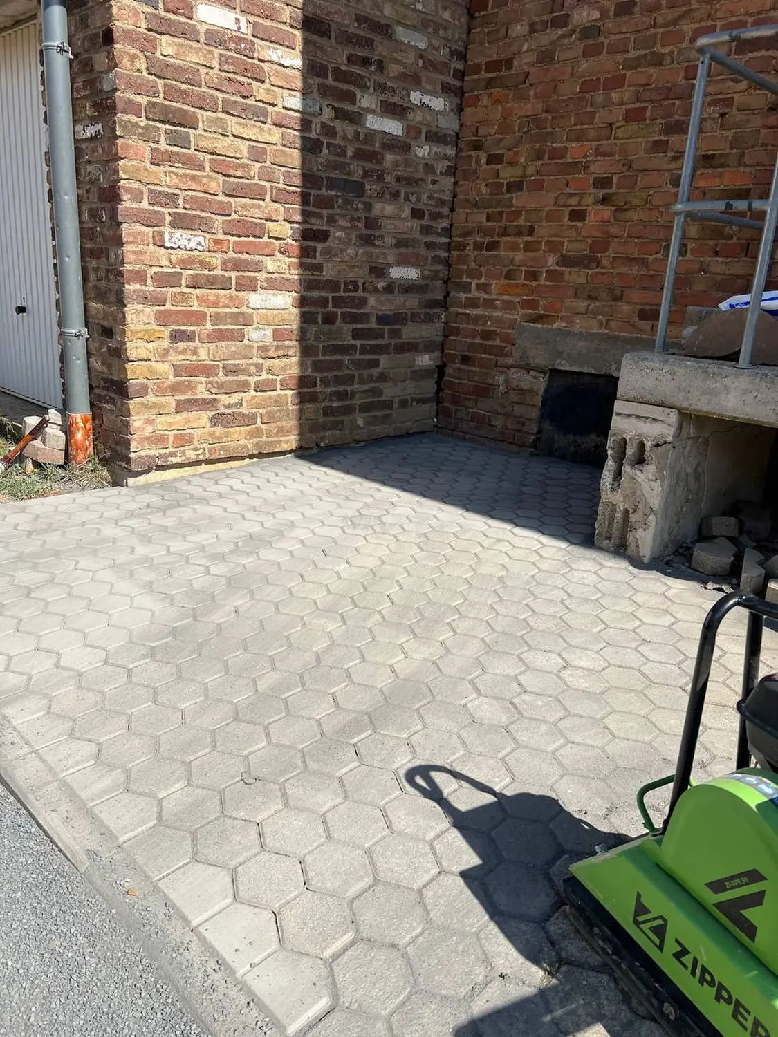 Bodengestaltung von S und B Garten Bau
